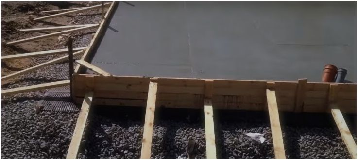 turnarea fundației cu beton